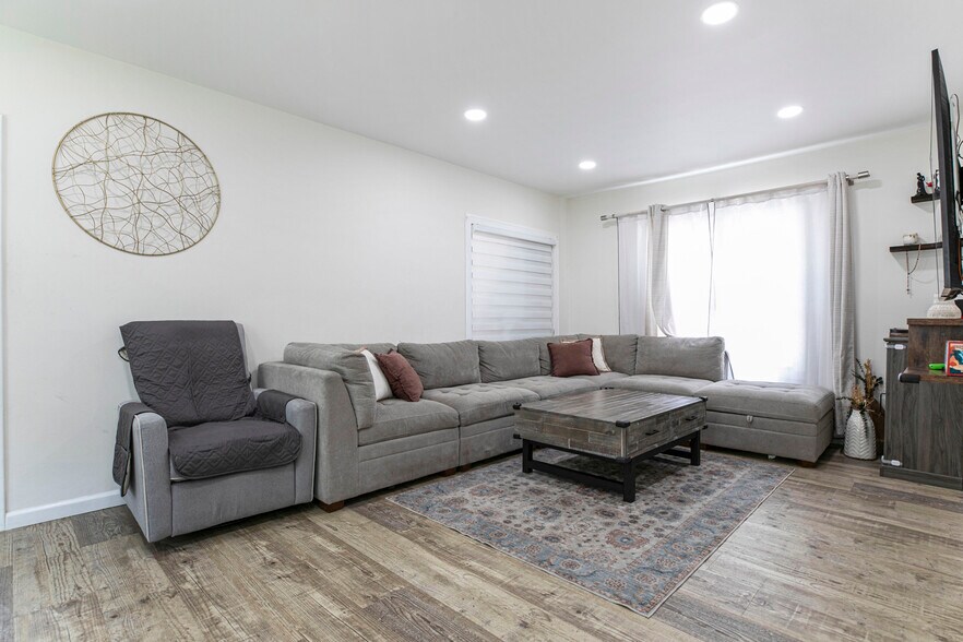 More Photos Of 343 Concord St, Glendale Apartments For Sale