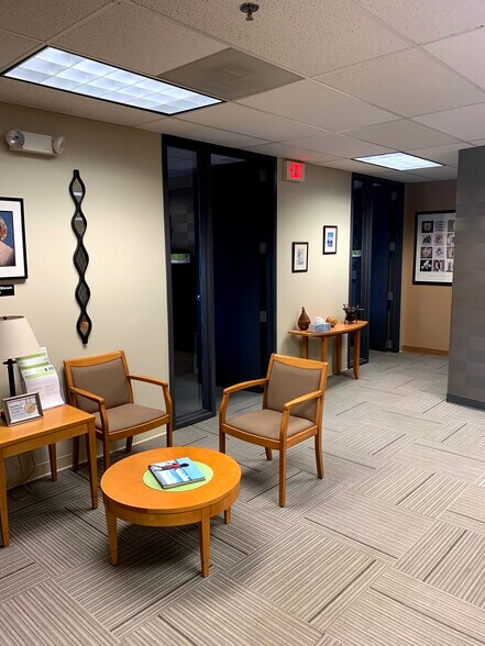 More Photos Of 6200-6250 Capitol Dr, Wheeling Flex For Lease