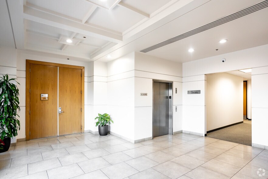 More Photos Of 13821 Newport Ave, Tustin Office For Lease