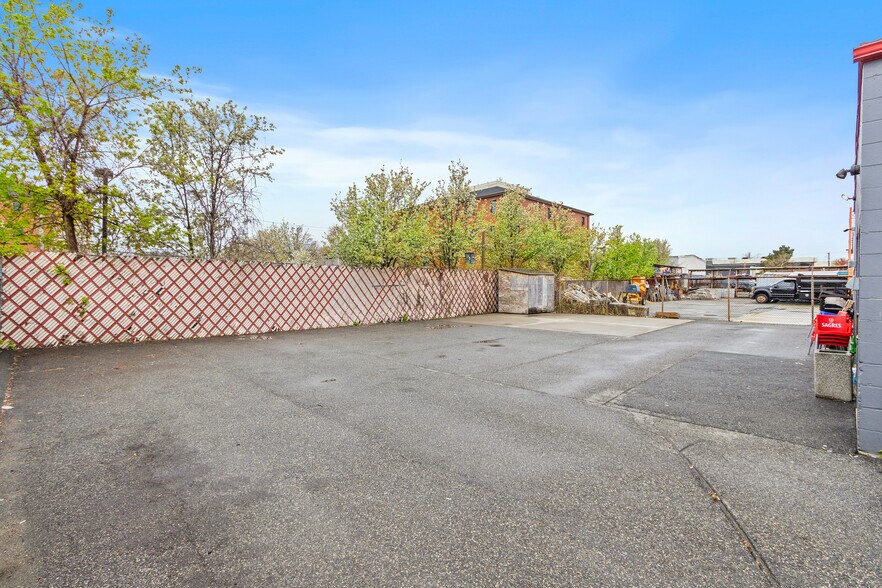 More Photos Of 29 Linden St, Medford Flex For Sale
