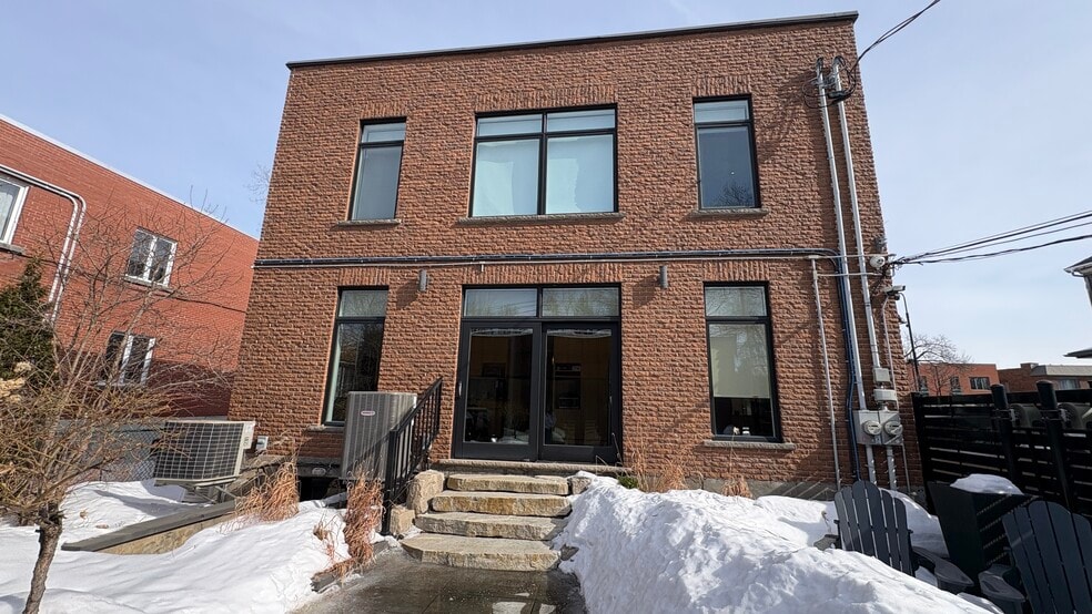More Photos Of 510-512 Décarie Boul, Saint-Laurent Loft Creative Space For Sale