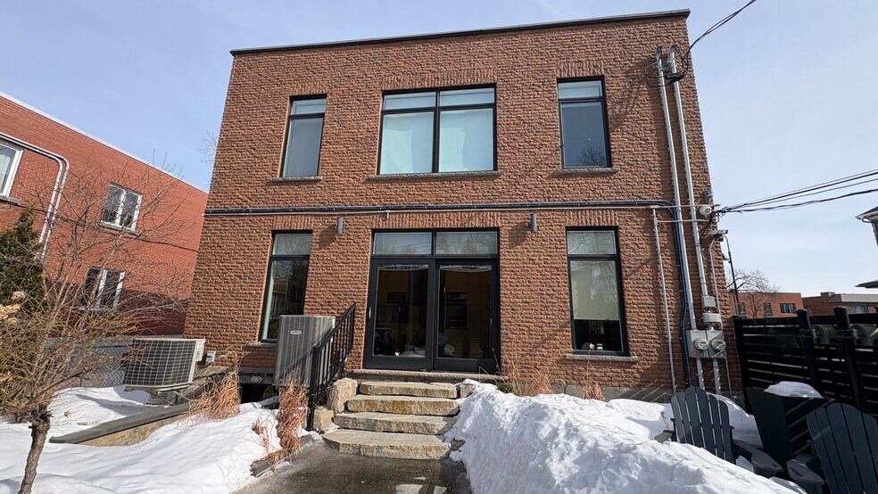 More Photos Of 510-512 Décarie Boul, Saint-Laurent Loft Creative Space For Sale