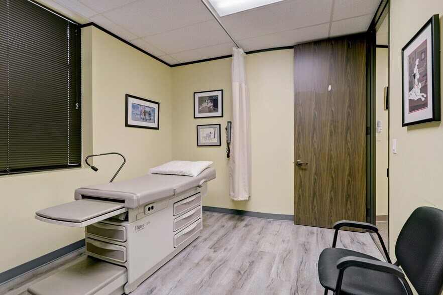 More Photos Of 19701 Kingwood Dr, Kingwood Medical For Sale