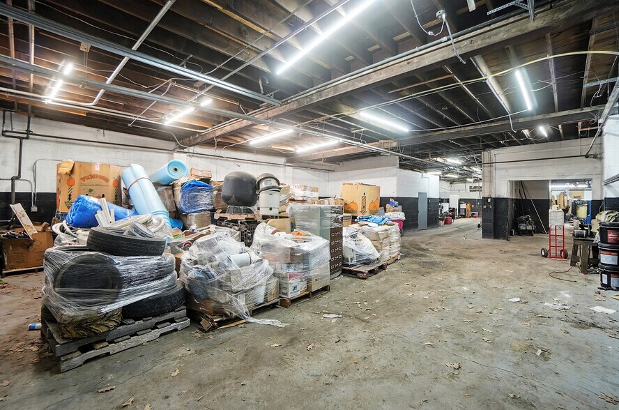 More Photos Of 603 S Broadway St, Dayton Warehouse For Sale