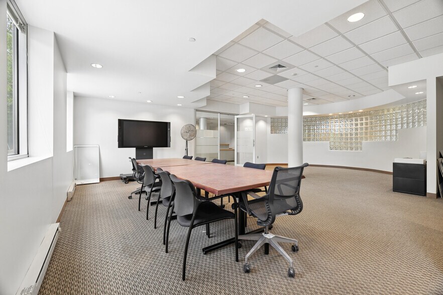 More Photos Of 32 Coslin Dr, Southborough Research And Development For Lease