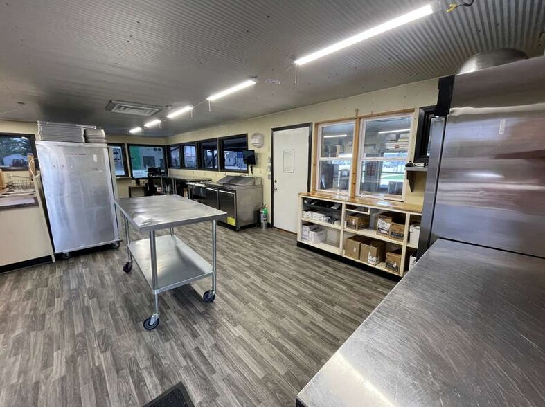 More Photos Of 223 S Main St, Valentine General Retail For Sale
