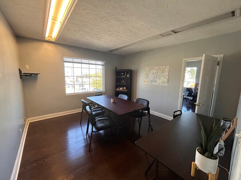 More Photos Of 4997 Glenway Ave, Cincinnati Office For Sale