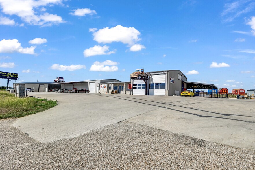 More Photos Of 5989 N FM 51, Weatherford Showroom For Sale