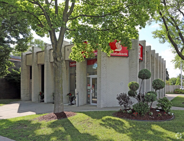 More Photos Of 999 King St W, Hamilton Storefront For Sale