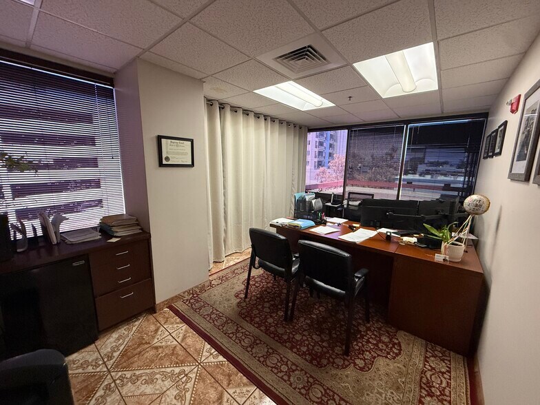 More Photos Of 202 E Earll Dr, Phoenix Medical For Sale