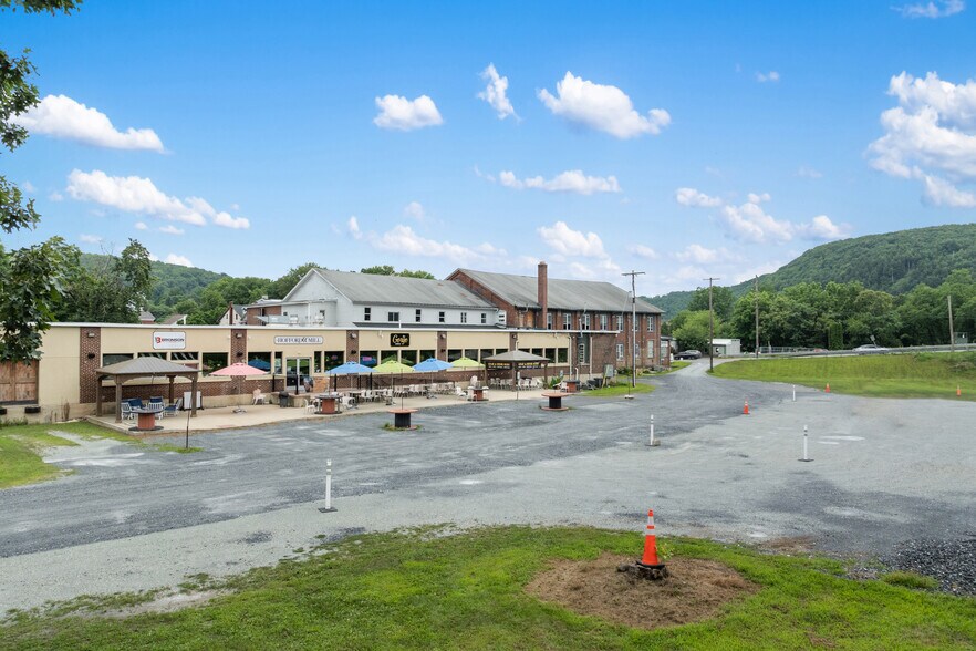 More Photos Of 500 Bridge St, Weissport Restaurant For Sale