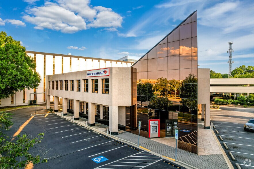 More Photos Of 6200 Fairview Rd, Charlotte Bank For Lease