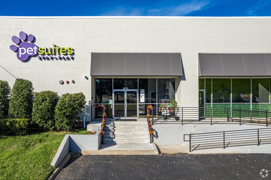 More Photos Of 13460 Midway Rd, Farmers Branch Freestanding For Sale