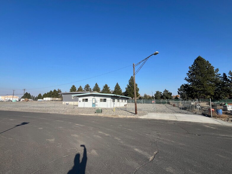 More Photos Of 423 S Idaho Ave, Pasco Warehouse For Lease