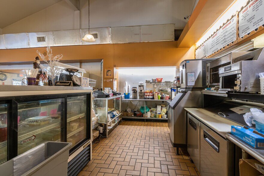 More Photos Of 2441 NW 43rd St, Gainesville Storefront For Sale