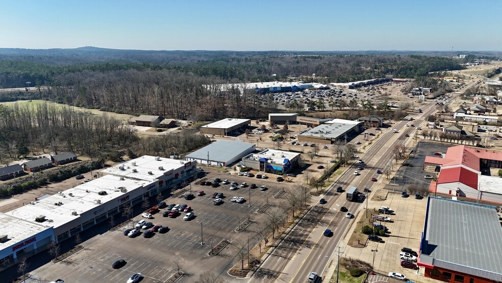 More Photos Of 2128-2150 Jackson Ave W, Oxford Unknown For Lease