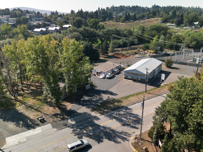 More Photos Of 427 Troy Rd, Moscow Warehouse For Sale