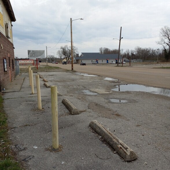 More Photos Of 6001 State St, East Saint Louis Restaurant For Sale