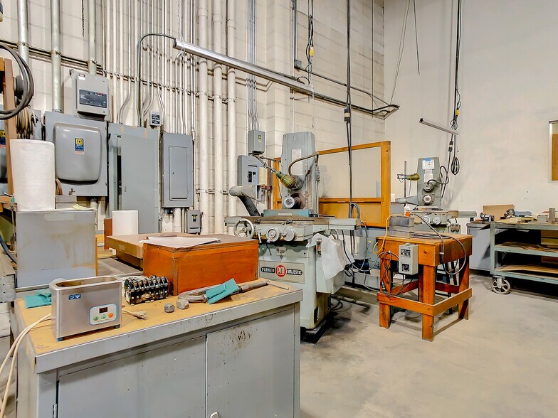 More Photos Of 11625 N 54th St, Clearwater Manufacturing For Sale