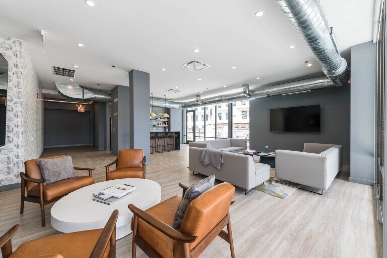 More Photos Of 330 S Wells St, Chicago Office For Lease