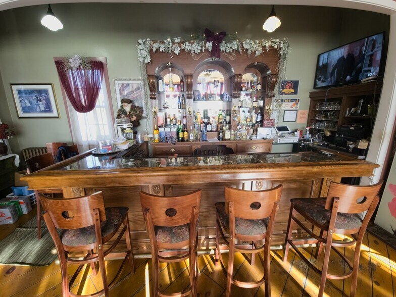 More Photos Of 15 Berkley Rd, Barnesville Restaurant For Sale