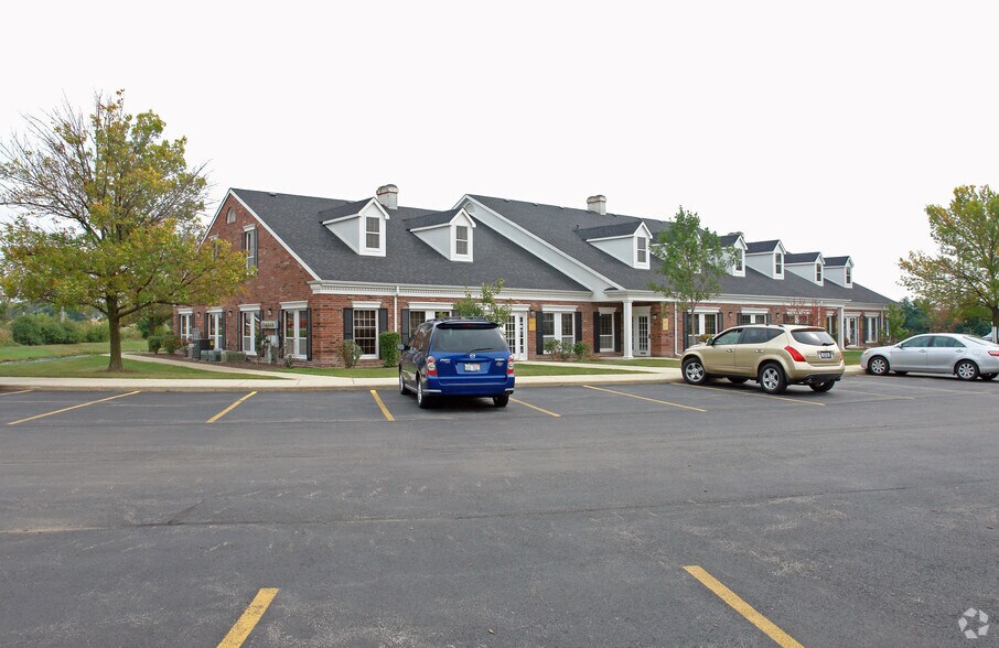 More Photos Of 33 W Higgins Rd, South Barrington Unknown For Lease