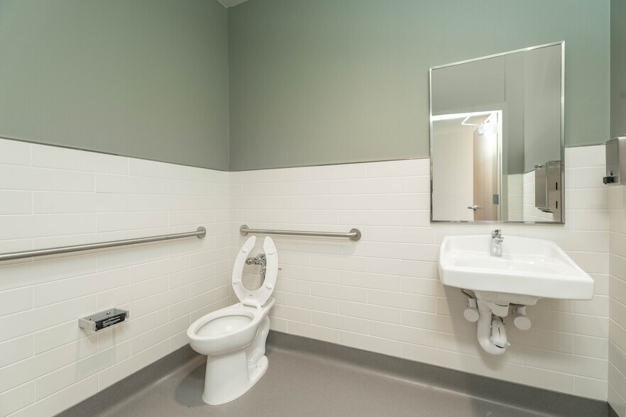 More Photos Of 2232 Indiana Ave, Lubbock Medical For Lease