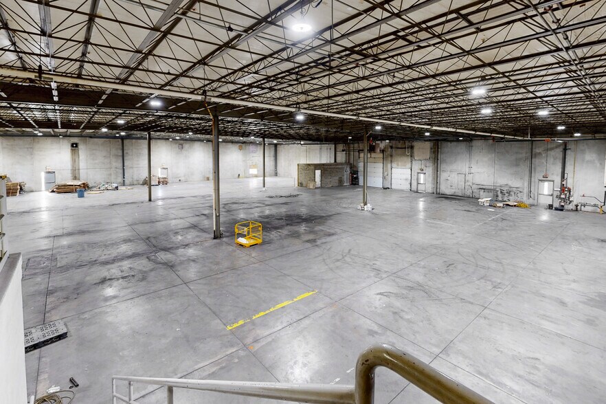 More Photos Of 701 Technology Pl, Waverly Manufacturing For Lease