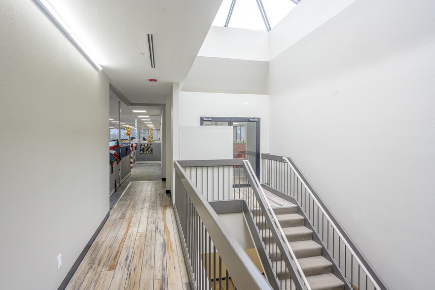 More Photos Of 2121 SW 19th Avenue Rd, Ocala Flex For Sale