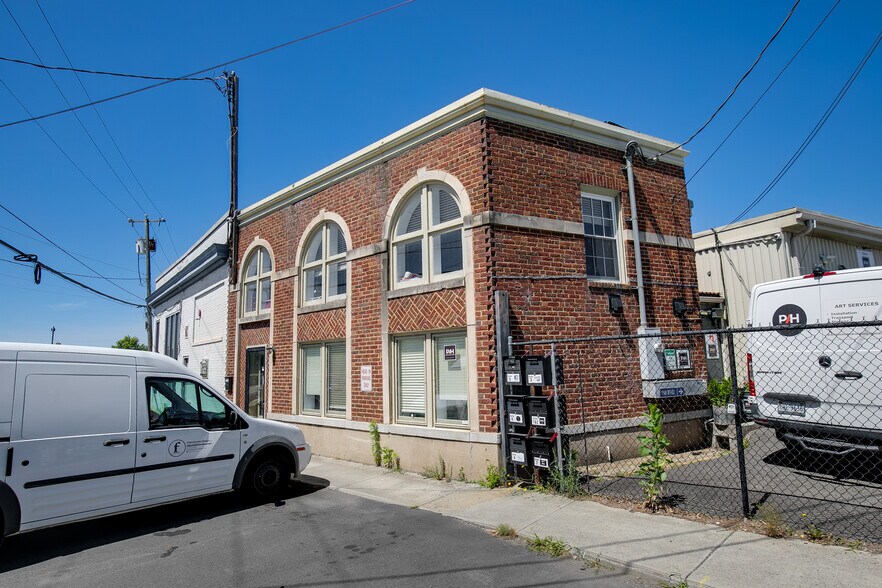 More Photos Of 1726 Altamont Ave, Richmond Warehouse For Lease