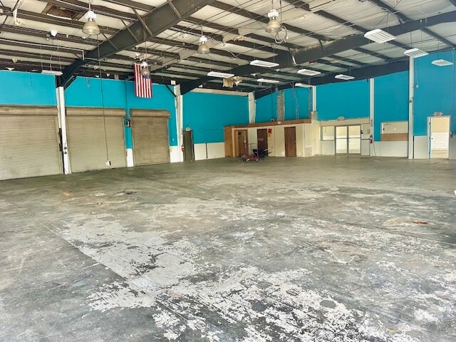 More Photos Of 7505 Blanding Blvd, Jacksonville Auto Dealership For Lease