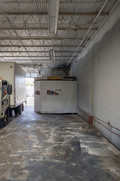 More Photos Of 526-528 S Dixie Hwy E, Pompano Beach Service For Lease