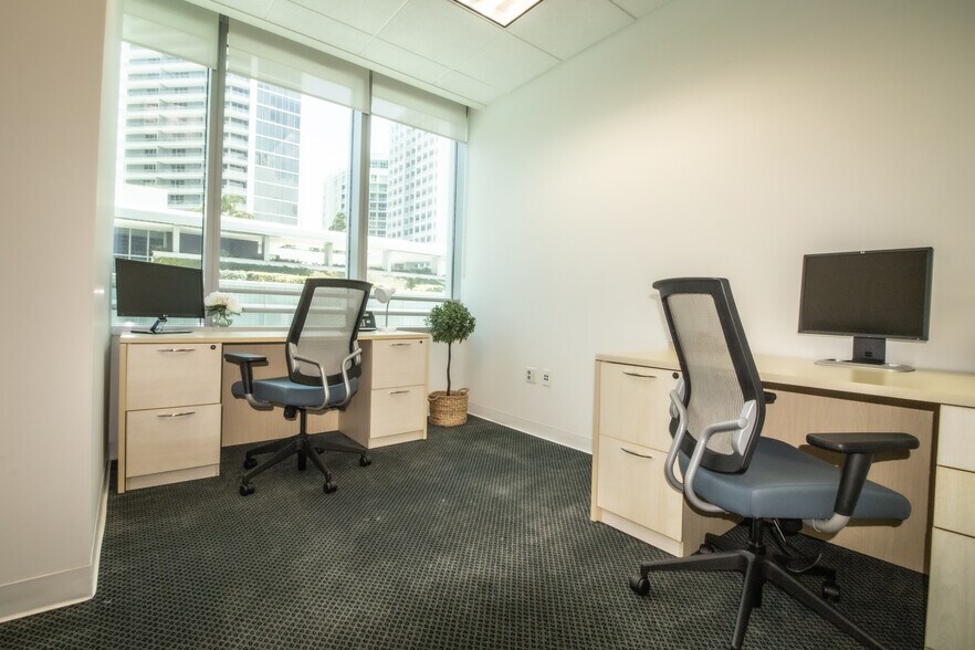 More Photos Of 1395 Brickell Ave, Miami Office Residential For Lease