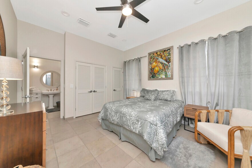 More Photos Of 1345 2nd St, Sarasota Office Residential For Sale