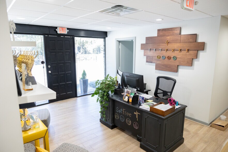 More Photos Of 333 Wade Hampton Blvd, Greenville Medical For Lease