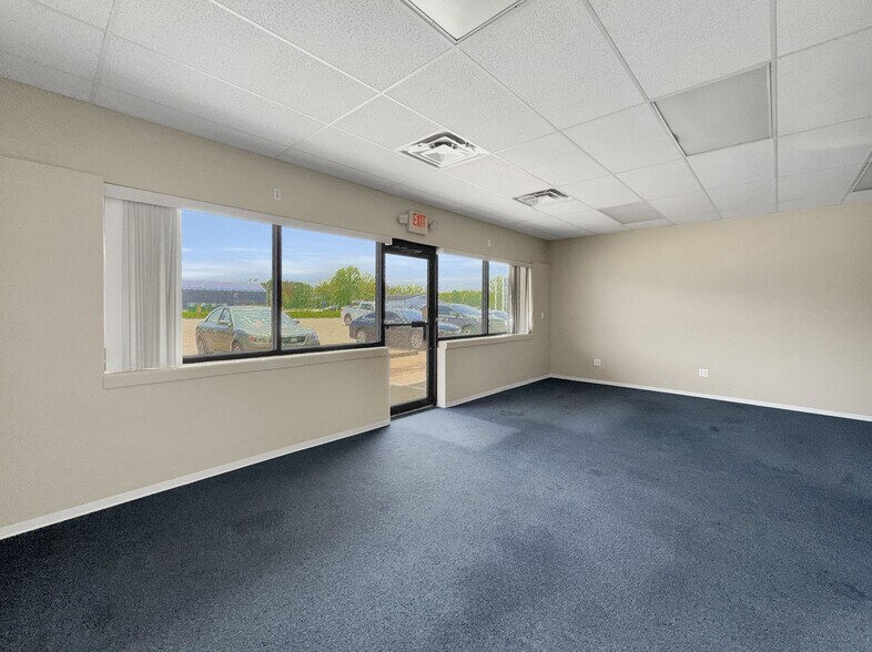 More Photos Of 101-117 32 Pky, Williamsburg Storefront For Lease