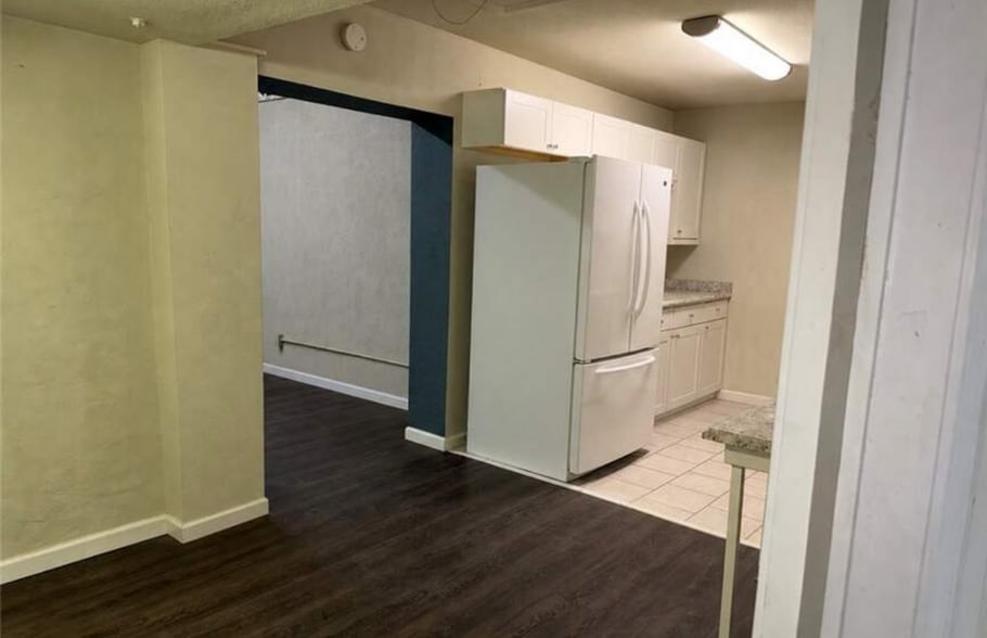 More Photos Of 208 SE Avenue 2 Ave, Atkins Office For Sale