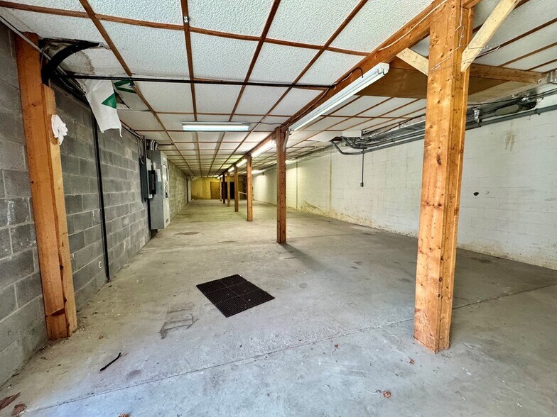 More Photos Of 868 State Route 3 and 12, Hinton Flex For Sale