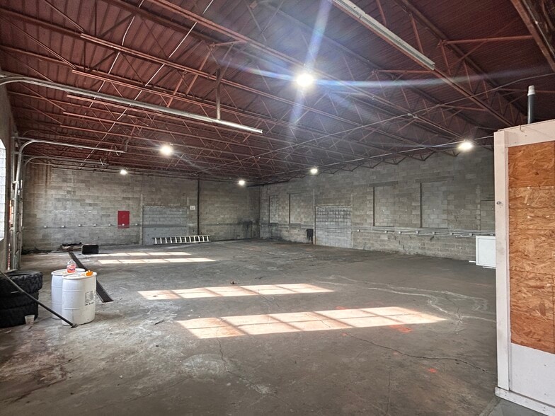 More Photos Of 1408 Gordon Ave, Richmond Warehouse For Lease