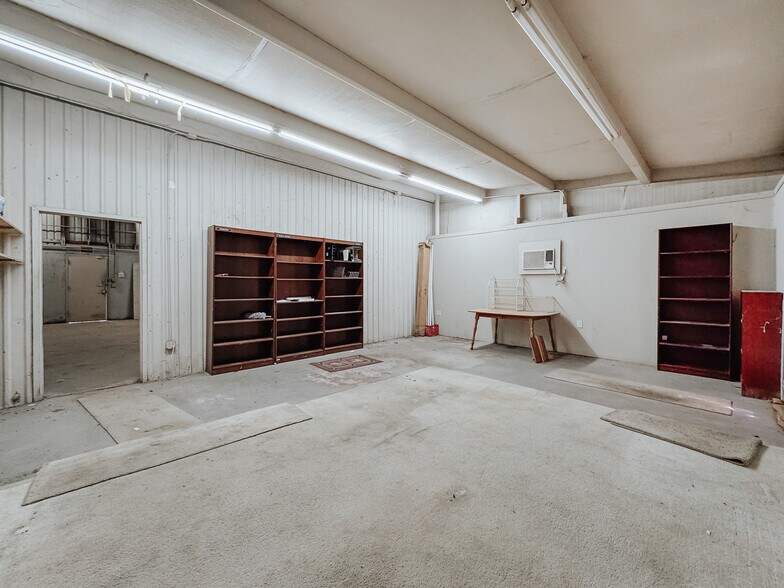 More Photos Of 932 Phife Rd, Corsicana Warehouse For Sale