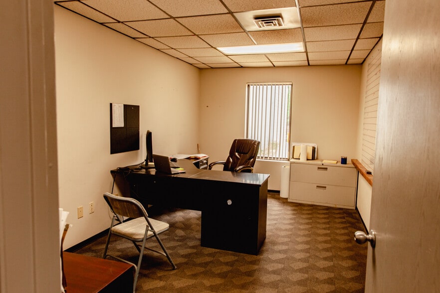 More Photos Of 3448 N Huetter Rd, Post Falls Office For Sale