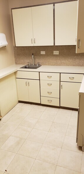 More Photos Of 909 NE 163rd St, North Miami Beach Medical For Sale