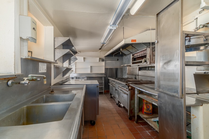 More Photos Of 2509 Lakeshore Blvd, Lakeport Restaurant For Sale