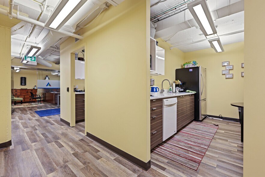 More Photos Of 322 11th Ave SW, Calgary Office For Lease