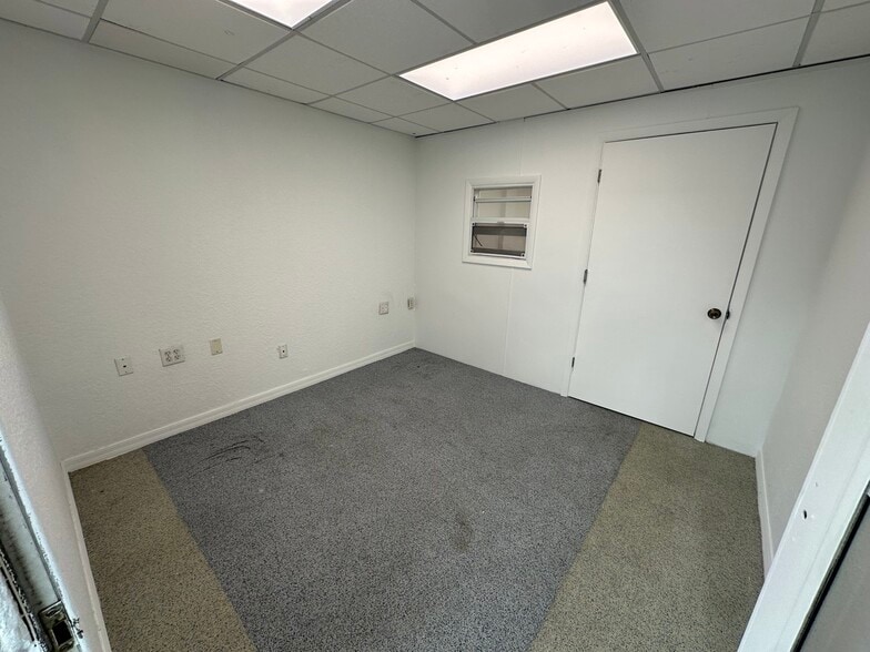 More Photos Of 5751 Dawson St, Hollywood Warehouse For Lease