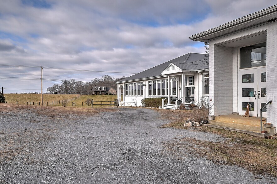 More Photos Of 19407 Bethel Rd, Abingdon Flex For Sale