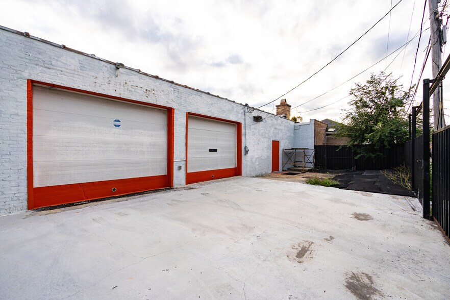 More Photos Of 4616 W Fullerton Ave, Chicago Light Manufacturing For Sale