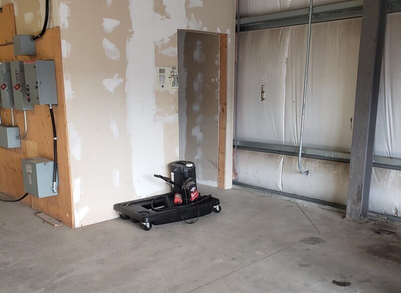 More Photos Of 8800 Venture Ave SE, Calgary Warehouse For Lease