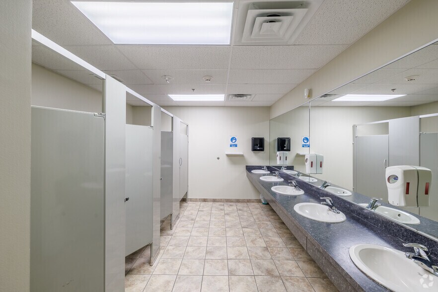 More Photos Of 441 S Salina St, Syracuse Office For Lease