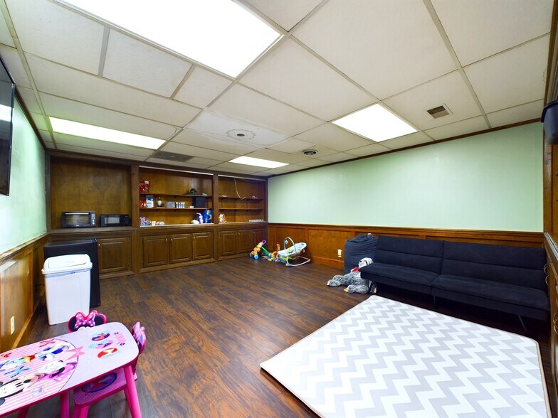 More Photos Of 309 S Ohio Ave, Sedalia Storefront Retail Office For Sale